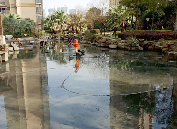 镇海景观池淤泥清理